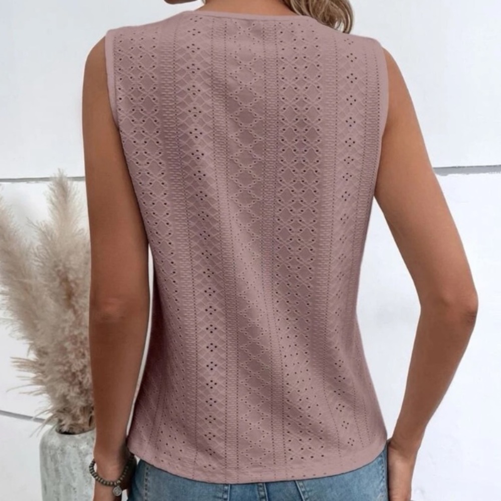 New lace panel tank top - Picture 2 of 4